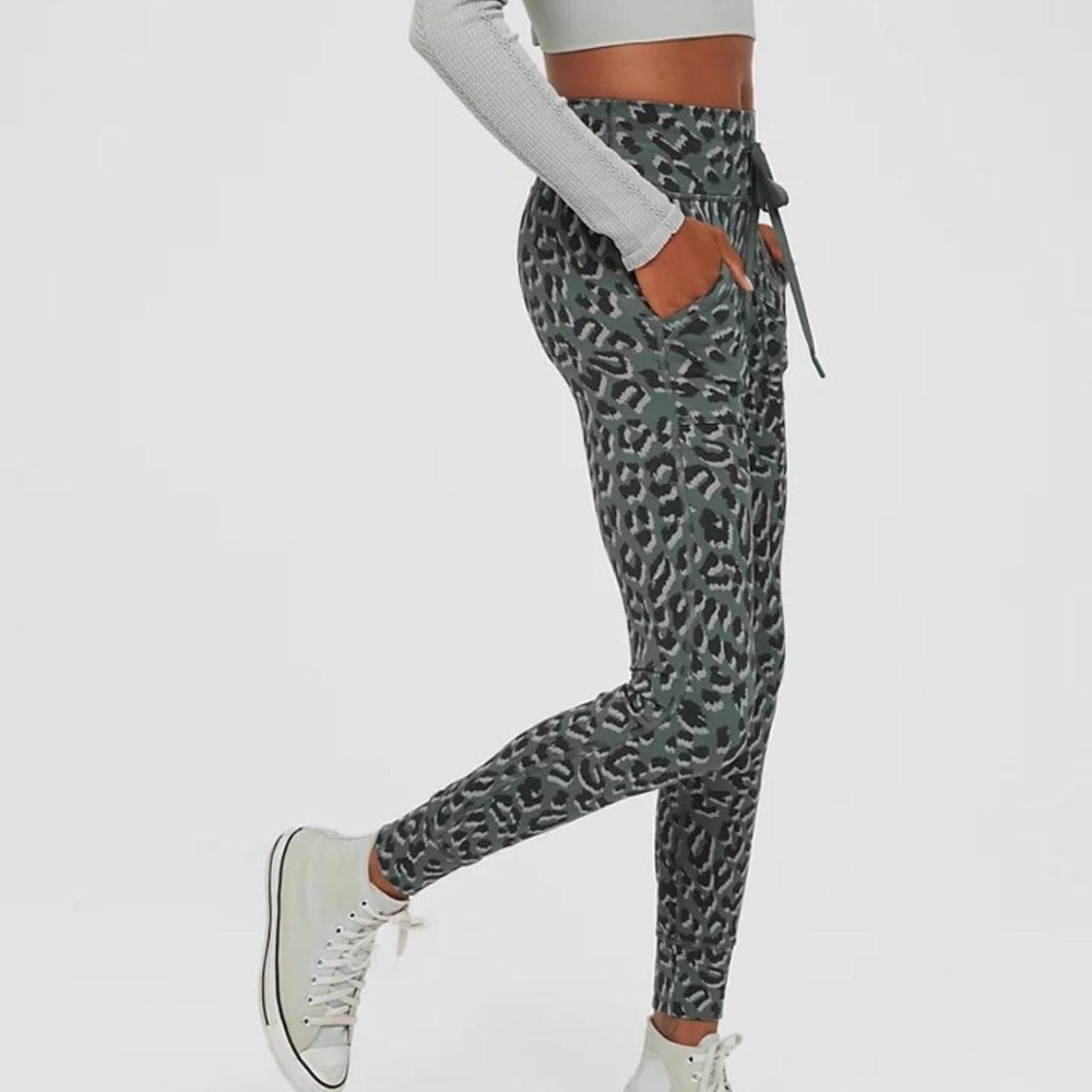 Aerie Offline High Rise Cheetah Print Leggings Size Medium NWT